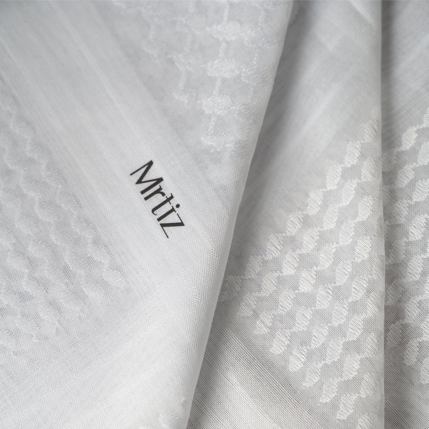 شماغ مرتز الابيض